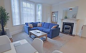 Lisburne Palms Lovely, Spacious 2-Bed Flat Near Torquay Harbour